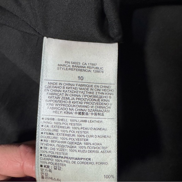 Banana Republic Women’s Lambs Leather Pleated Mini Skirt • Black • Size 10 - Picture 8 of 10